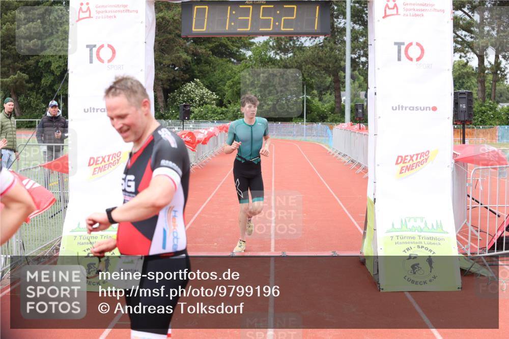 14.06.2026 - 7 Türme Triathlon Andreas Tolksdorf http://msf.ph/oto/9799196 14.06.2026 12:05:21 Ziel 454 meine-sportfotos.de