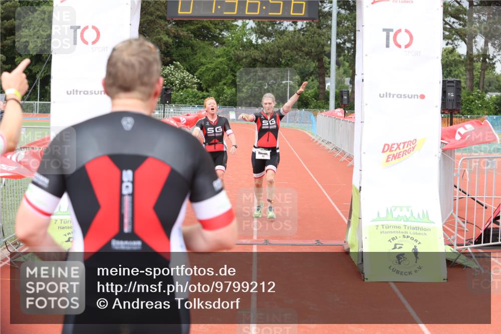 14.06.2026 - 7 Türme Triathlon Andreas Tolksdorf http://msf.ph/oto/9799212 14.06.2026 12:06:56 Ziel 485, 486 meine-sportfotos.de
