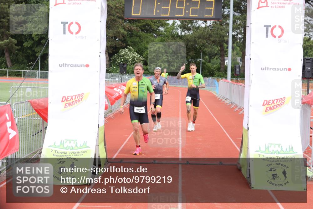 14.06.2026 - 7 Türme Triathlon Andreas Tolksdorf http://msf.ph/oto/9799219 14.06.2026 12:09:22 Ziel 460, 461, 463 meine-sportfotos.de