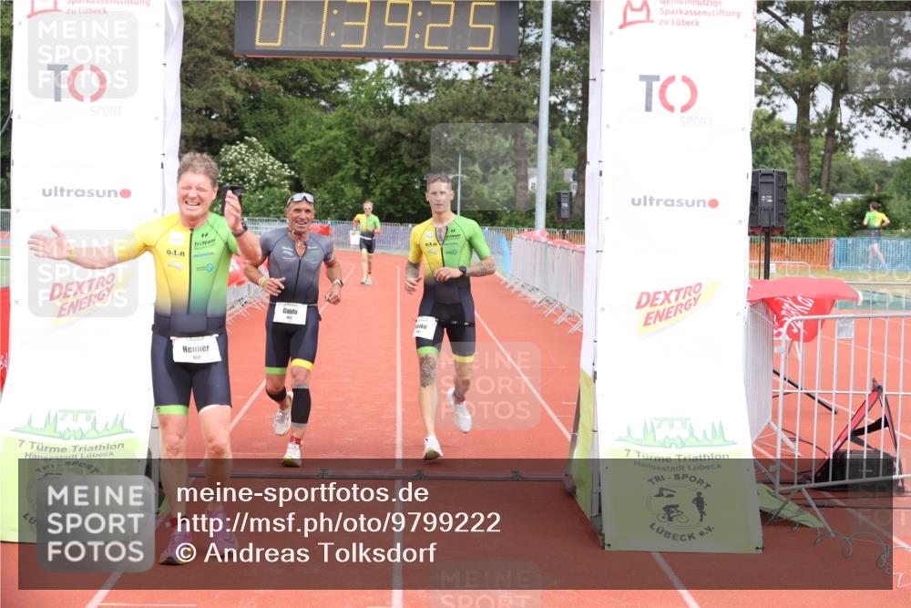 14.06.2026 - 7 Türme Triathlon Andreas Tolksdorf http://msf.ph/oto/9799222 14.06.2026 12:09:24 Ziel 460, 461, 463 meine-sportfotos.de