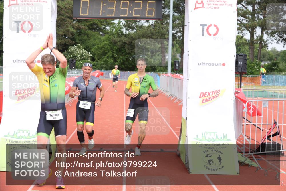 14.06.2026 - 7 Türme Triathlon Andreas Tolksdorf http://msf.ph/oto/9799224 14.06.2026 12:09:24 Ziel 460, 461, 463 meine-sportfotos.de