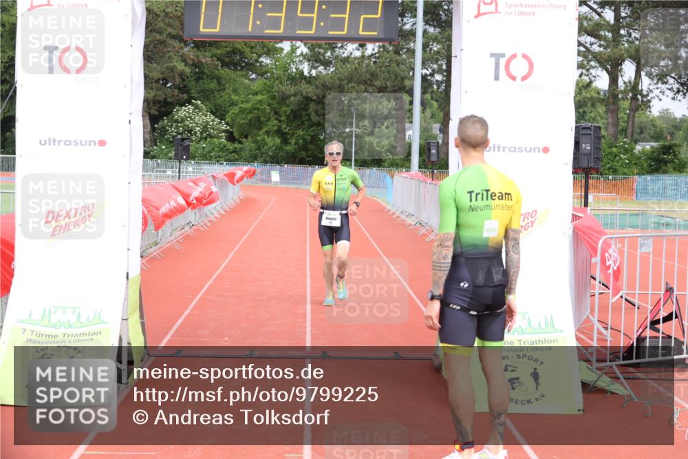 14.06.2026 - 7 Türme Triathlon Andreas Tolksdorf http://msf.ph/oto/9799225 14.06.2026 12:09:31 Ziel 460, 461, 462, 463 meine-sportfotos.de
