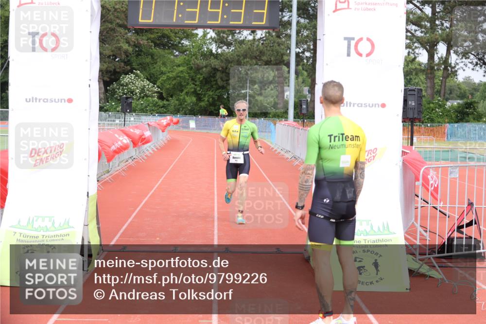 14.06.2026 - 7 Türme Triathlon Andreas Tolksdorf http://msf.ph/oto/9799226 14.06.2026 12:09:31 Ziel 460, 461, 462, 463 meine-sportfotos.de