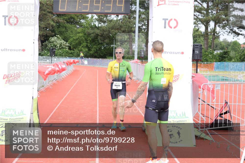 14.06.2026 - 7 Türme Triathlon Andreas Tolksdorf http://msf.ph/oto/9799228 14.06.2026 12:09:33 Ziel 461, 462, 463 meine-sportfotos.de