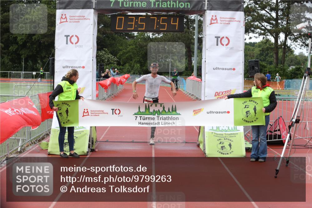 14.06.2026 - 7 Türme Triathlon Andreas Tolksdorf http://msf.ph/oto/9799263 14.06.2026 14:57:53 Ziel 805 meine-sportfotos.de