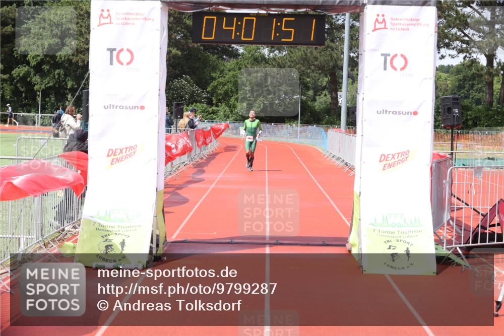 14.06.2026 - 7 Türme Triathlon Andreas Tolksdorf http://msf.ph/oto/9799287 14.06.2026 15:01:51 Ziel  meine-sportfotos.de