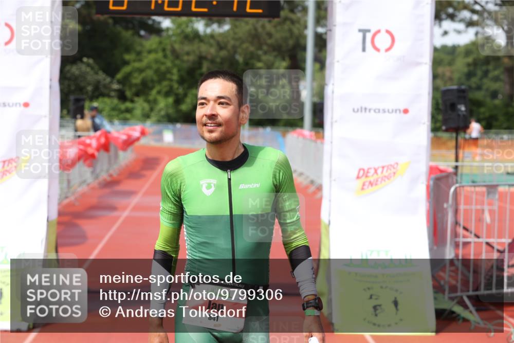 14.06.2026 - 7 Türme Triathlon Andreas Tolksdorf http://msf.ph/oto/9799306 14.06.2026 15:02:12 Ziel  meine-sportfotos.de