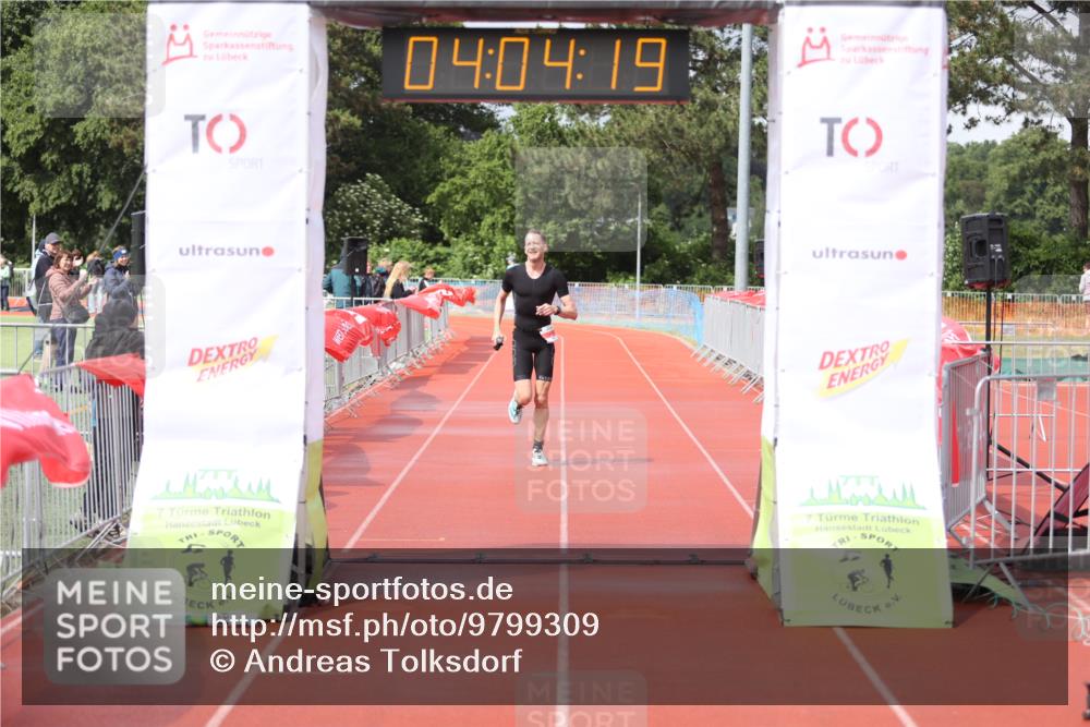 14.06.2026 - 7 Türme Triathlon Andreas Tolksdorf http://msf.ph/oto/9799309 14.06.2026 15:04:19 Ziel 878 meine-sportfotos.de