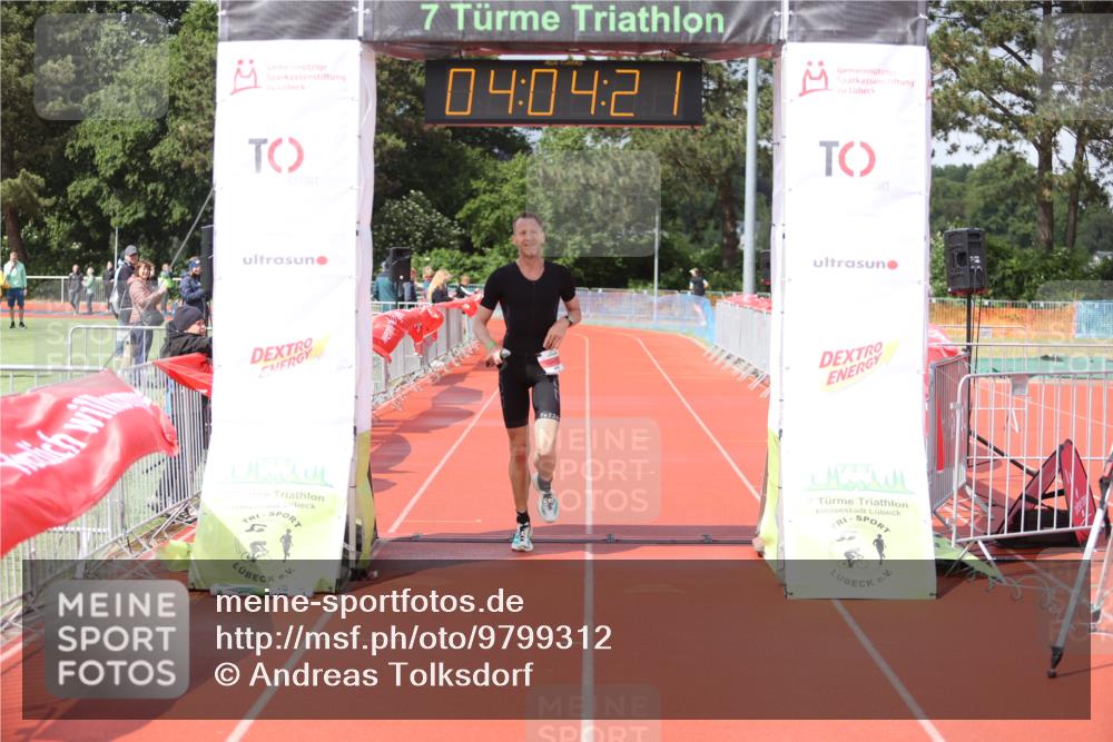 14.06.2026 - 7 Türme Triathlon Andreas Tolksdorf http://msf.ph/oto/9799312 14.06.2026 15:04:21 Ziel 878 meine-sportfotos.de