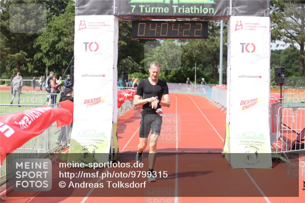 14.06.2026 - 7 Türme Triathlon Andreas Tolksdorf http://msf.ph/oto/9799315 14.06.2026 15:04:22 Ziel 878 meine-sportfotos.de