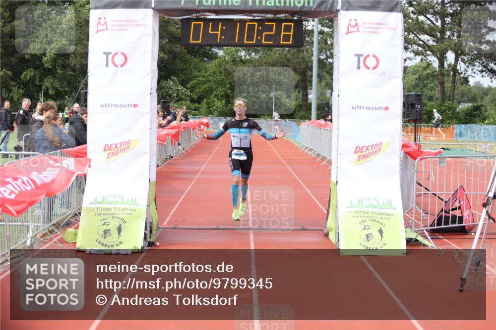14.06.2026 - 7 Türme Triathlon Andreas Tolksdorf http://msf.ph/oto/9799345 14.06.2026 15:10:26 Ziel 1136 meine-sportfotos.de
