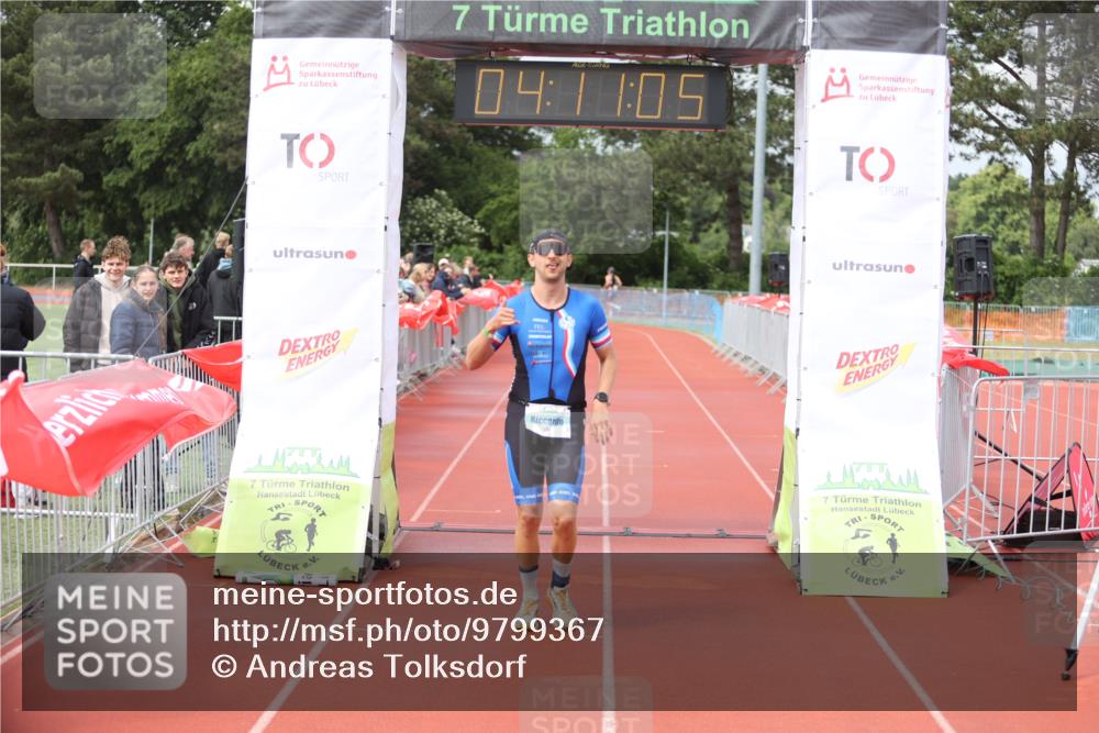 14.06.2026 - 7 Türme Triathlon Andreas Tolksdorf http://msf.ph/oto/9799367 14.06.2026 15:11:04 Ziel 931, 1042 meine-sportfotos.de