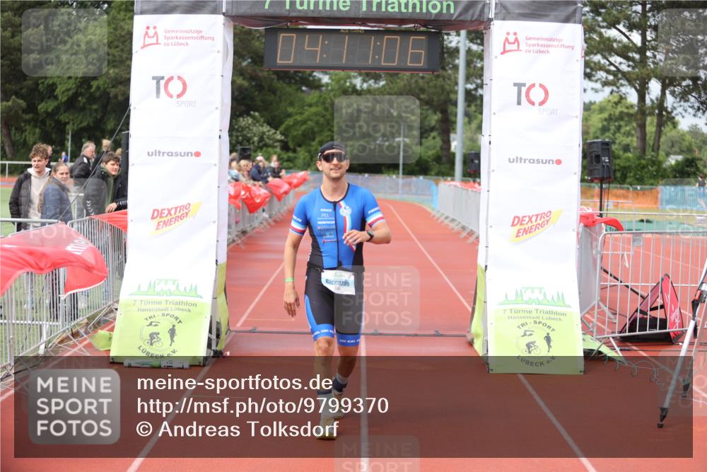 14.06.2026 - 7 Türme Triathlon Andreas Tolksdorf http://msf.ph/oto/9799370 14.06.2026 15:11:05 Ziel 931, 1042 meine-sportfotos.de