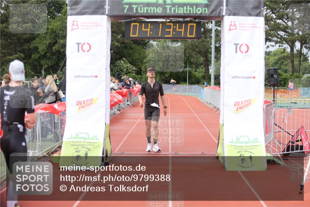 14.06.2026 - 7 Türme Triathlon Andreas Tolksdorf http://msf.ph/oto/9799388 14.06.2026 15:13:38 Ziel 924 meine-sportfotos.de