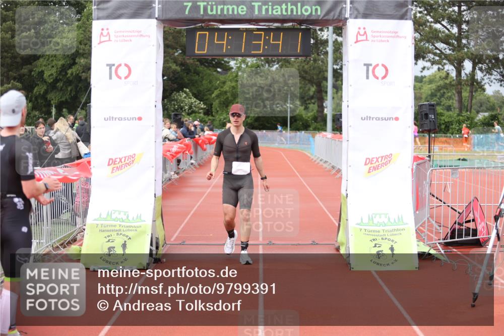 14.06.2026 - 7 Türme Triathlon Andreas Tolksdorf http://msf.ph/oto/9799391 14.06.2026 15:13:40 Ziel 924 meine-sportfotos.de