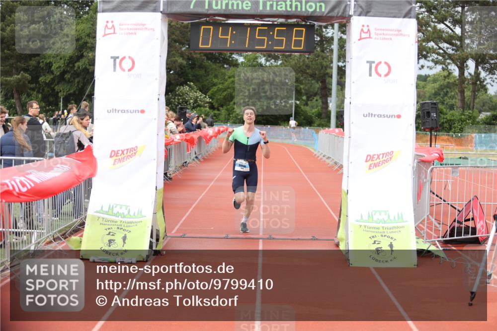 14.06.2026 - 7 Türme Triathlon Andreas Tolksdorf http://msf.ph/oto/9799410 14.06.2026 15:15:56 Ziel 1006 meine-sportfotos.de