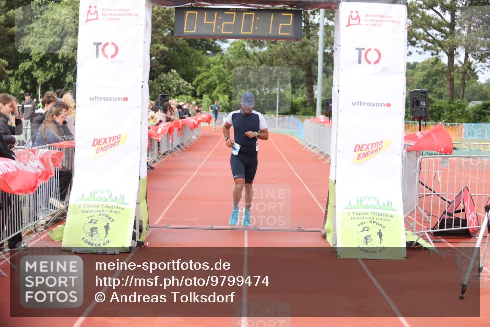 14.06.2026 - 7 Türme Triathlon Andreas Tolksdorf http://msf.ph/oto/9799474 14.06.2026 15:20:10 Ziel 942 meine-sportfotos.de