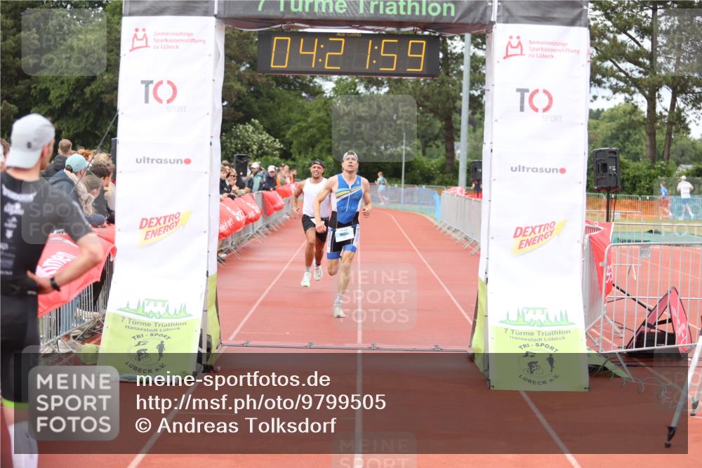 14.06.2026 - 7 Türme Triathlon Andreas Tolksdorf http://msf.ph/oto/9799505 14.06.2026 15:21:58 Ziel 890, 1102 meine-sportfotos.de