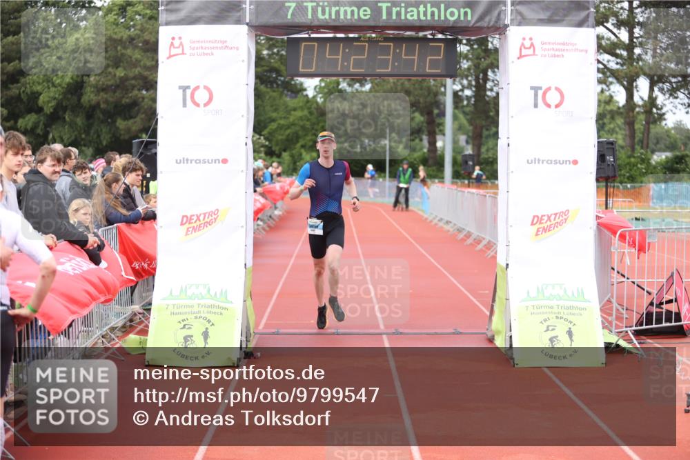 14.06.2026 - 7 Türme Triathlon Andreas Tolksdorf http://msf.ph/oto/9799547 14.06.2026 15:23:41 Ziel 1045 meine-sportfotos.de