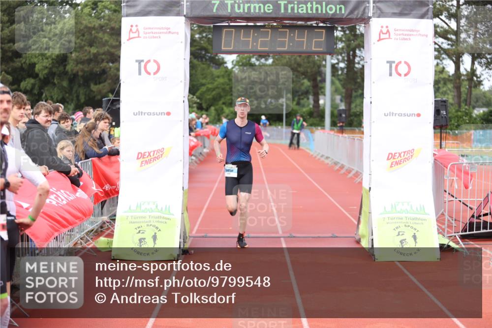 14.06.2026 - 7 Türme Triathlon Andreas Tolksdorf http://msf.ph/oto/9799548 14.06.2026 15:23:41 Ziel 1045 meine-sportfotos.de