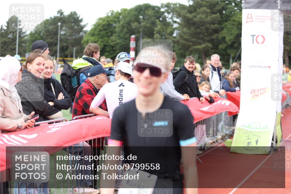 14.06.2026 - 7 Türme Triathlon Andreas Tolksdorf http://msf.ph/oto/9799558 14.06.2026 15:24:11 Ziel 881, 1073 meine-sportfotos.de