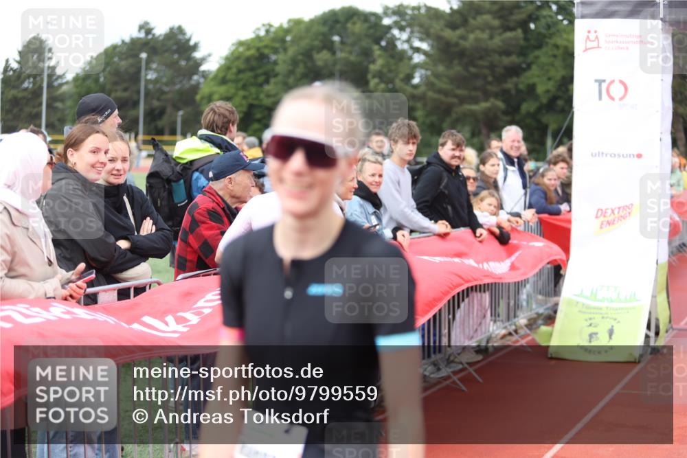 14.06.2026 - 7 Türme Triathlon Andreas Tolksdorf http://msf.ph/oto/9799559 14.06.2026 15:24:12 Ziel 881, 1073 meine-sportfotos.de