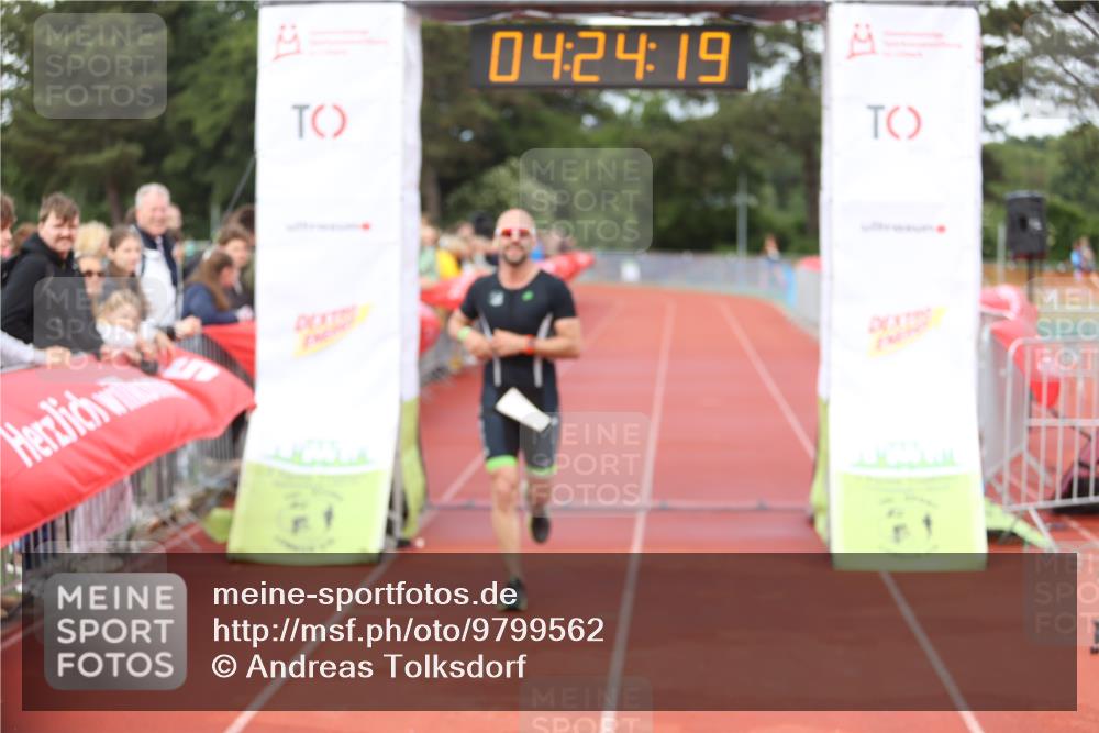 14.06.2026 - 7 Türme Triathlon Andreas Tolksdorf http://msf.ph/oto/9799562 14.06.2026 15:24:17 Ziel 1073 meine-sportfotos.de