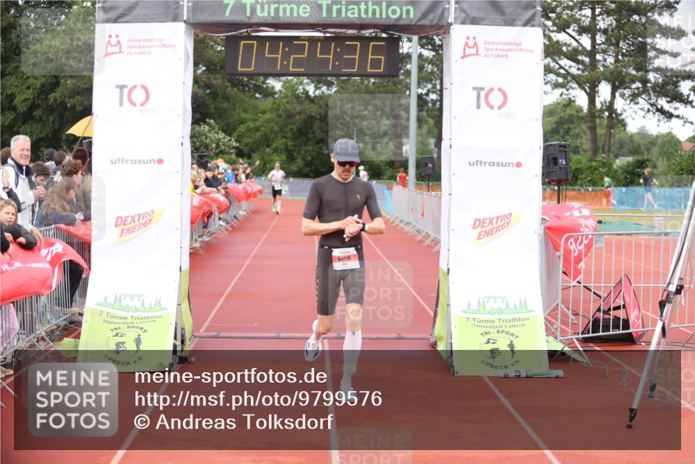 14.06.2026 - 7 Türme Triathlon Andreas Tolksdorf http://msf.ph/oto/9799576 14.06.2026 15:24:34 Ziel 661, 897, 1151 meine-sportfotos.de