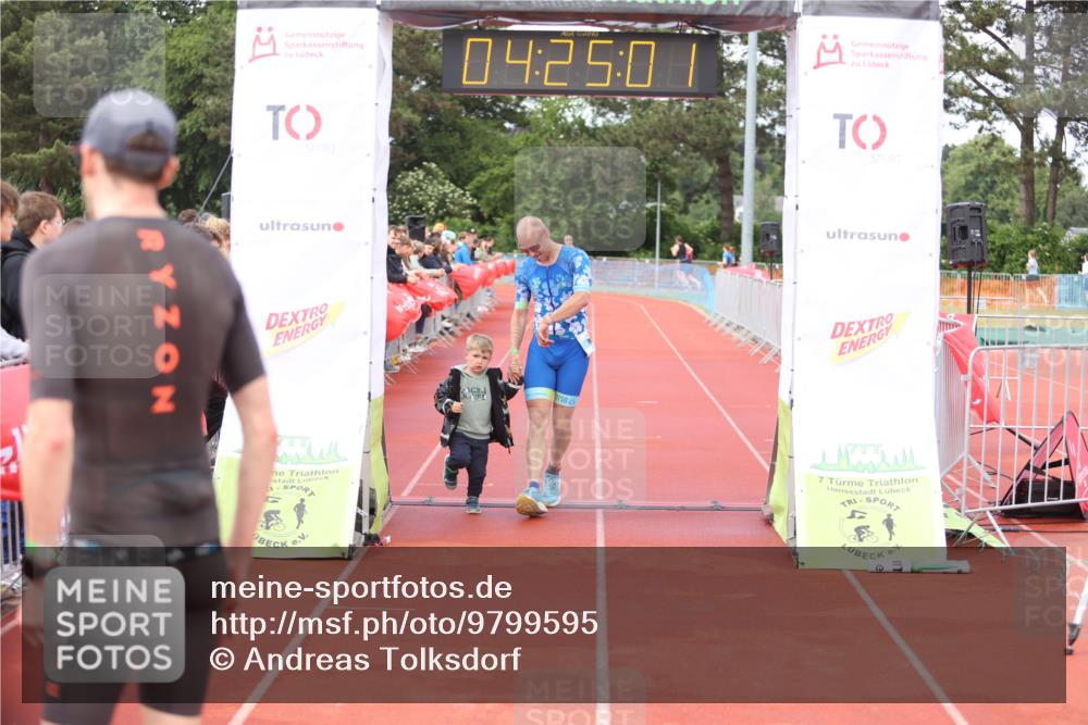 14.06.2026 - 7 Türme Triathlon Andreas Tolksdorf http://msf.ph/oto/9799595 14.06.2026 15:24:59 Ziel 950, 981, 1026 meine-sportfotos.de