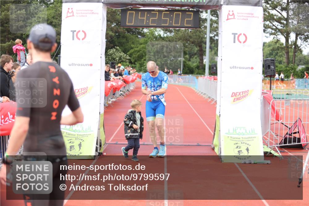 14.06.2026 - 7 Türme Triathlon Andreas Tolksdorf http://msf.ph/oto/9799597 14.06.2026 15:25:00 Ziel 981, 1026 meine-sportfotos.de