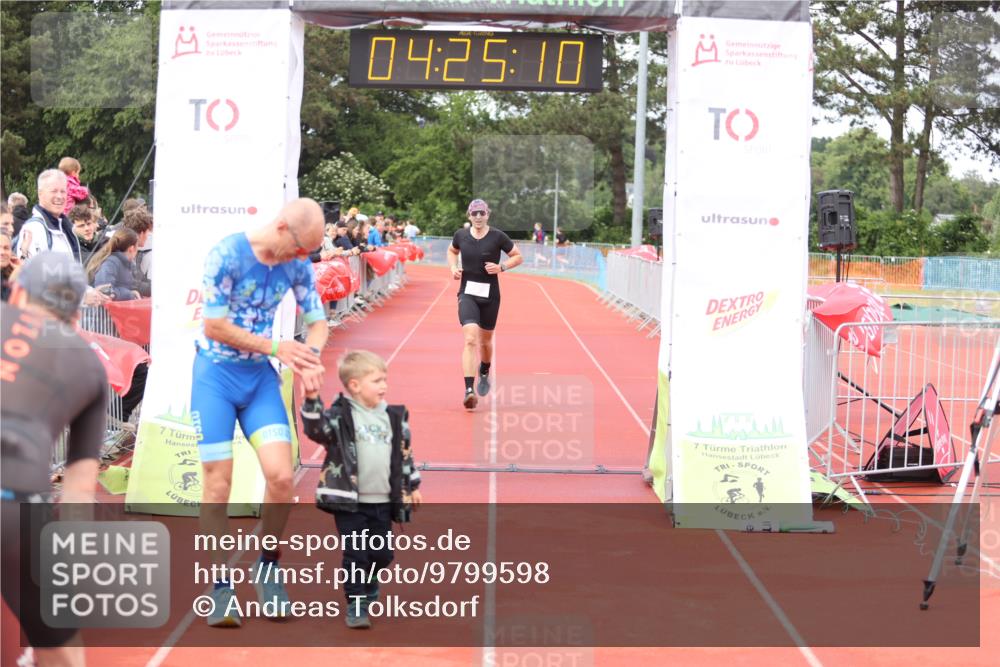 14.06.2026 - 7 Türme Triathlon Andreas Tolksdorf http://msf.ph/oto/9799598 14.06.2026 15:25:08 Ziel 981, 1008 meine-sportfotos.de