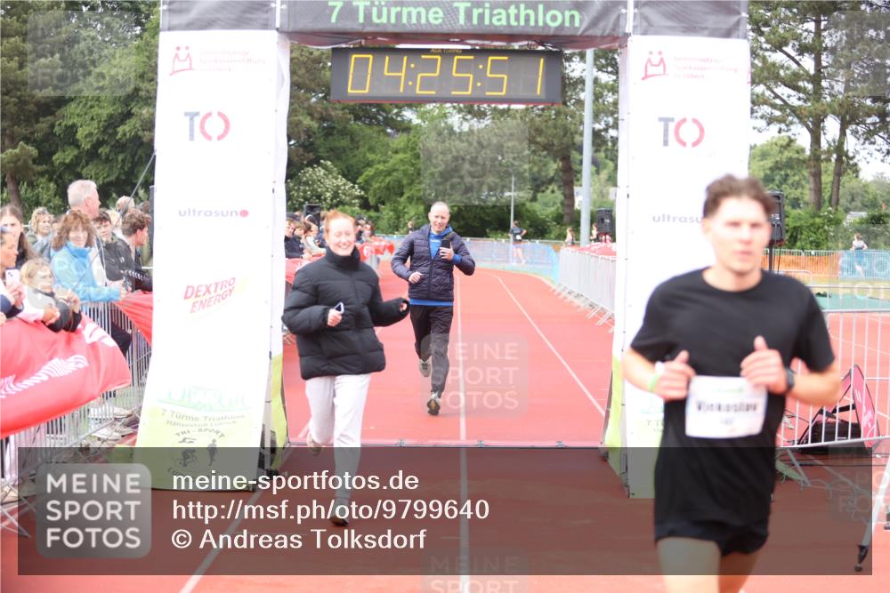 14.06.2026 - 7 Türme Triathlon Andreas Tolksdorf http://msf.ph/oto/9799640 14.06.2026 15:25:50 Ziel 964, 1192 meine-sportfotos.de