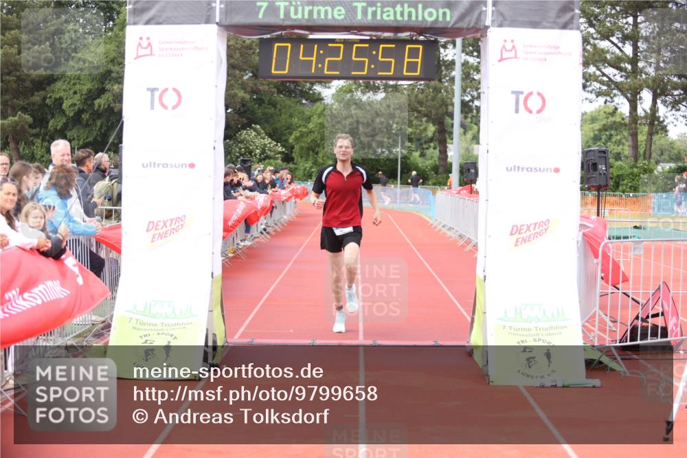 14.06.2026 - 7 Türme Triathlon Andreas Tolksdorf http://msf.ph/oto/9799658 14.06.2026 15:25:57 Ziel 964 meine-sportfotos.de