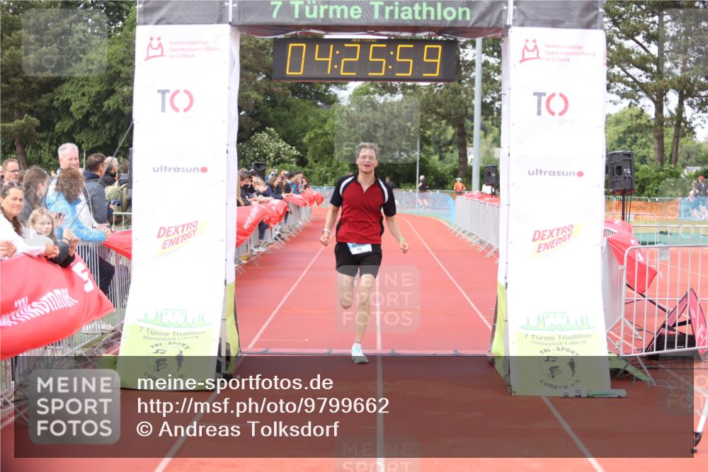 14.06.2026 - 7 Türme Triathlon Andreas Tolksdorf http://msf.ph/oto/9799662 14.06.2026 15:25:57 Ziel 964 meine-sportfotos.de
