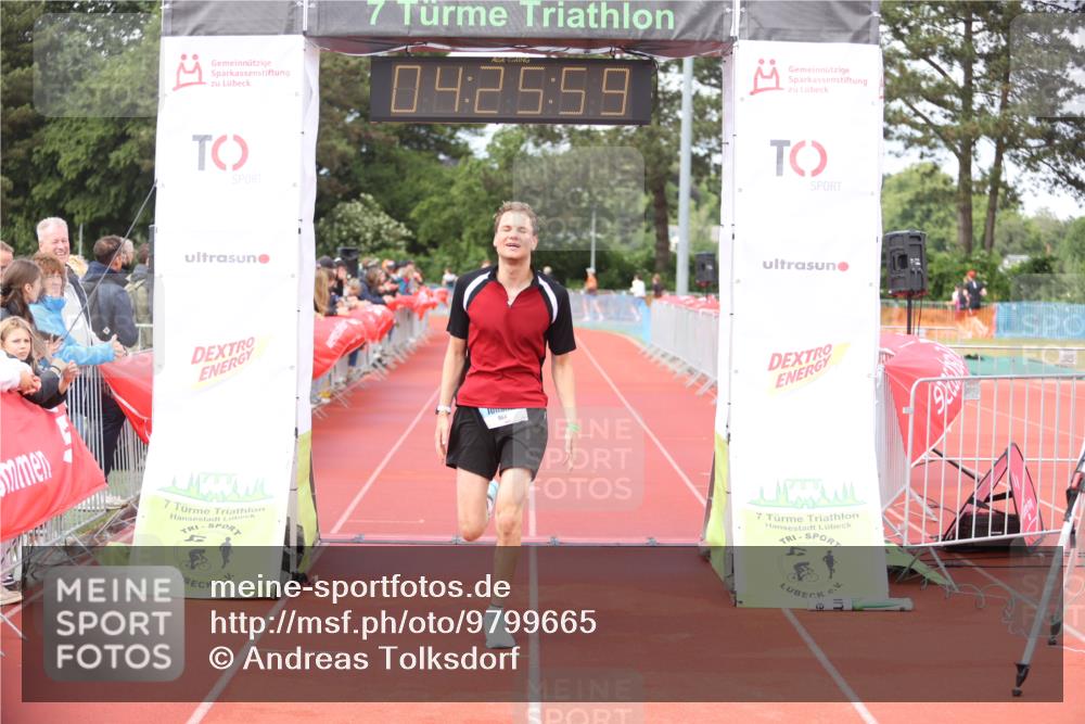 14.06.2026 - 7 Türme Triathlon Andreas Tolksdorf http://msf.ph/oto/9799665 14.06.2026 15:25:58 Ziel 964 meine-sportfotos.de
