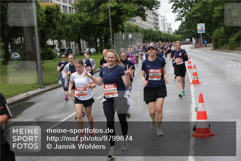 14.06.2026 - REWE Women's Run Jannik Wohlers http://msf.ph/oto/9799674 14.06.2026 10:39:25 Laufen 5675, 651, 5777 meine-sportfotos.de