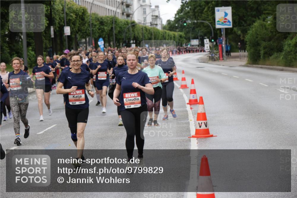 14.06.2026 - REWE Women's Run Jannik Wohlers http://msf.ph/oto/9799829 14.06.2026 10:39:42 Laufen 5455, 57, 5886, 57 meine-sportfotos.de