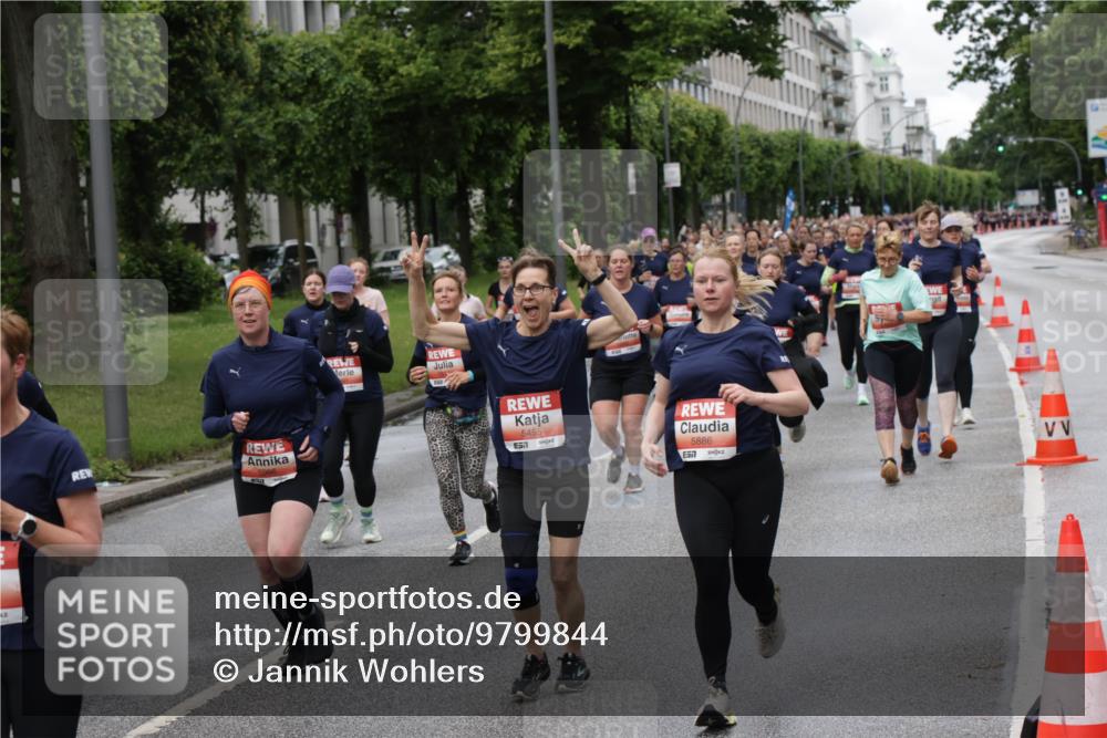 14.06.2026 - REWE Women's Run Jannik Wohlers http://msf.ph/oto/9799844 14.06.2026 10:39:44 Laufen 5966, 5455, 57, 7, 5886, 12 meine-sportfotos.de