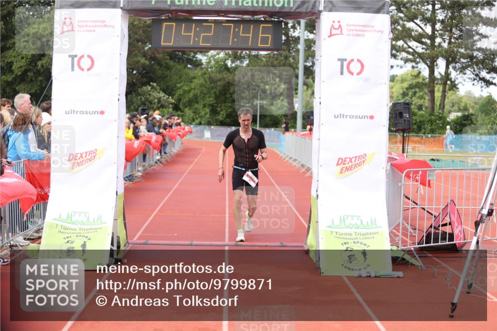 14.06.2026 - 7 Türme Triathlon Andreas Tolksdorf http://msf.ph/oto/9799871 14.06.2026 15:27:45 Ziel 828 meine-sportfotos.de
