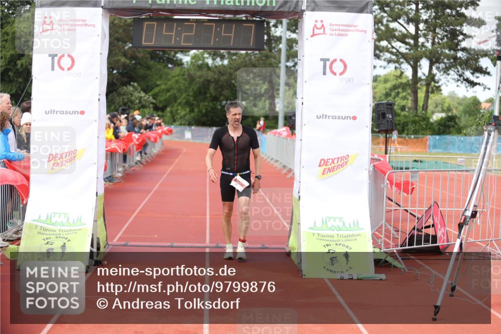 14.06.2026 - 7 Türme Triathlon Andreas Tolksdorf http://msf.ph/oto/9799876 14.06.2026 15:27:46 Ziel 828 meine-sportfotos.de