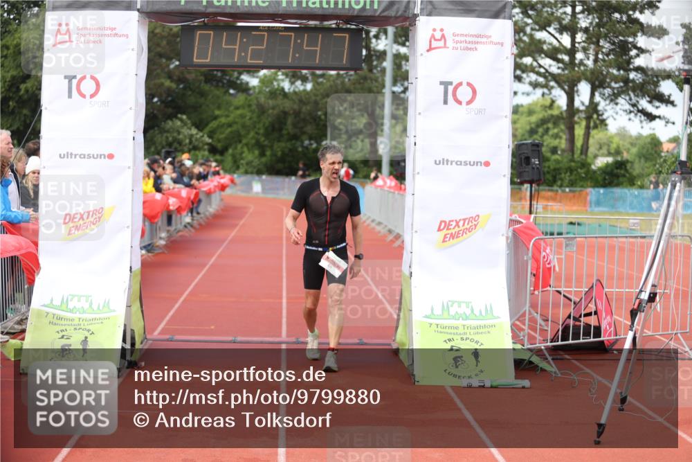 14.06.2026 - 7 Türme Triathlon Andreas Tolksdorf http://msf.ph/oto/9799880 14.06.2026 15:27:46 Ziel 828 meine-sportfotos.de