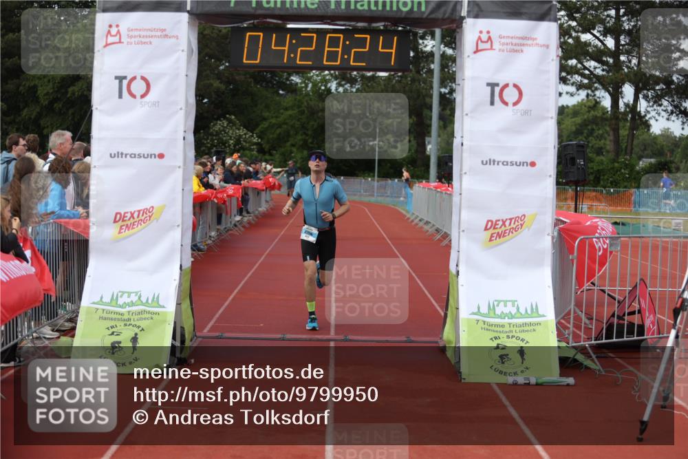 14.06.2026 - 7 Türme Triathlon Andreas Tolksdorf http://msf.ph/oto/9799950 14.06.2026 15:28:23 Ziel 1029, 1058 meine-sportfotos.de