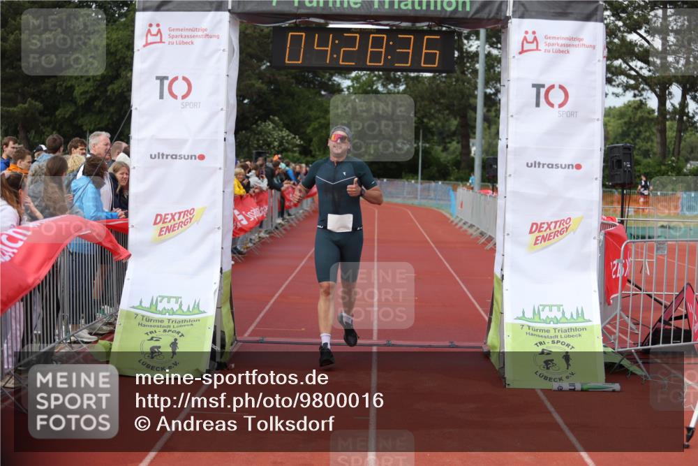 14.06.2026 - 7 Türme Triathlon Andreas Tolksdorf http://msf.ph/oto/9800016 14.06.2026 15:28:34 Ziel 1058, 1081 meine-sportfotos.de