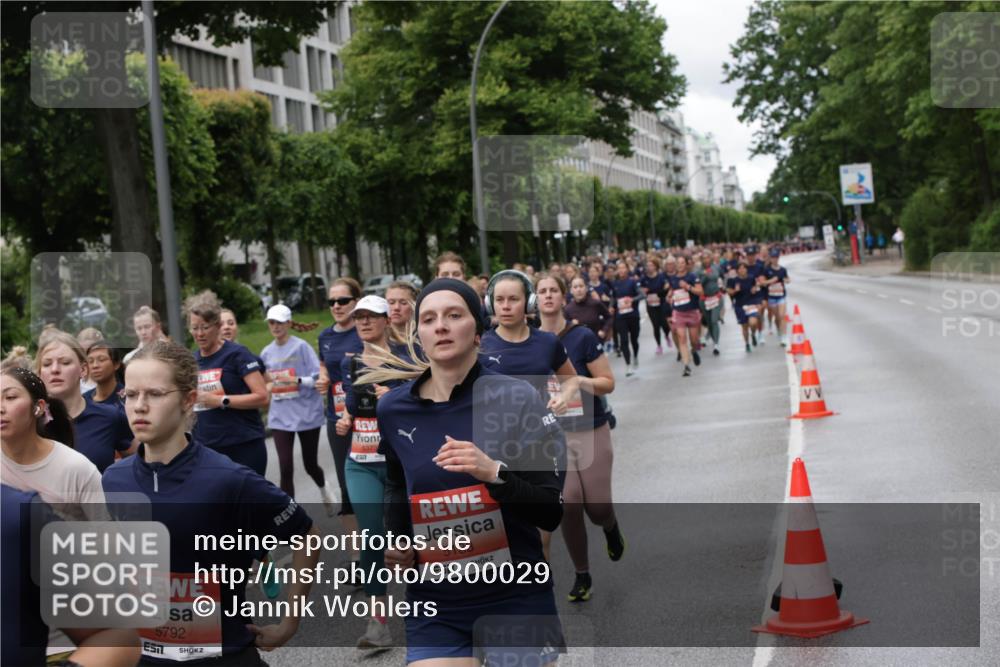 14.06.2026 - REWE Women's Run Jannik Wohlers http://msf.ph/oto/9800029 14.06.2026 10:40:00 Laufen 5792, 5373, 5183, 7 meine-sportfotos.de