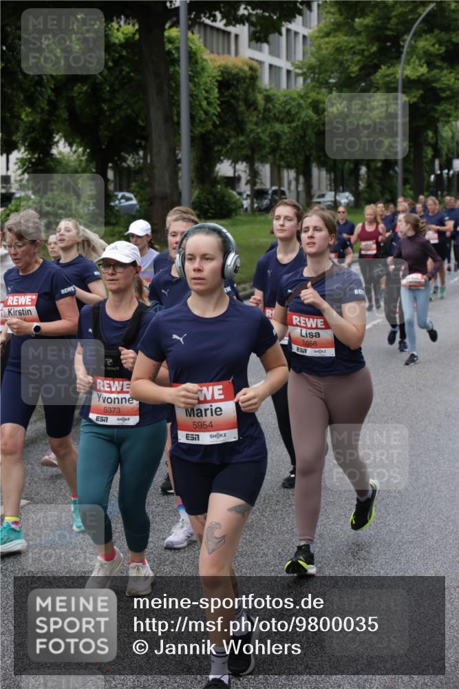 14.06.2026 - REWE Women's Run Jannik Wohlers http://msf.ph/oto/9800035 14.06.2026 10:40:01 Laufen 7, 5373, 5954, 5058 meine-sportfotos.de
