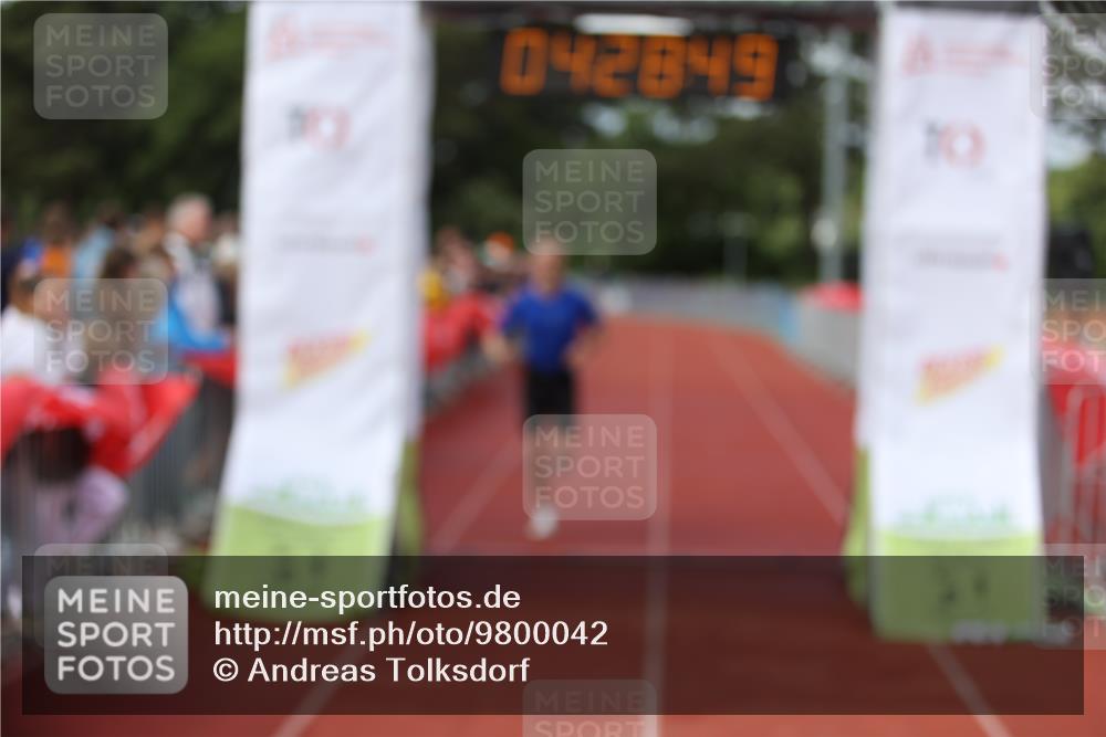 14.06.2026 - 7 Türme Triathlon Andreas Tolksdorf http://msf.ph/oto/9800042 14.06.2026 15:28:48 Ziel 1143 meine-sportfotos.de