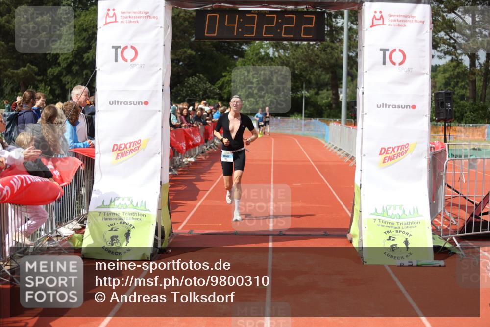 14.06.2026 - 7 Türme Triathlon Andreas Tolksdorf http://msf.ph/oto/9800310 14.06.2026 15:32:20 Ziel 901, 1021 meine-sportfotos.de