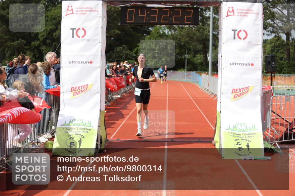 14.06.2026 - 7 Türme Triathlon Andreas Tolksdorf http://msf.ph/oto/9800314 14.06.2026 15:32:21 Ziel 901, 1021 meine-sportfotos.de
