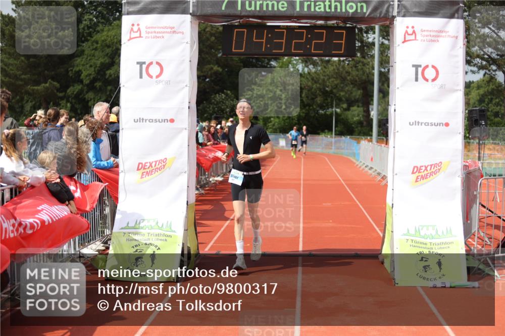 14.06.2026 - 7 Türme Triathlon Andreas Tolksdorf http://msf.ph/oto/9800317 14.06.2026 15:32:21 Ziel 901, 1021 meine-sportfotos.de