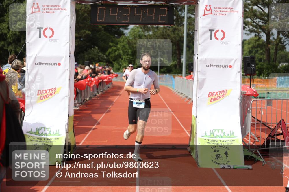 14.06.2026 - 7 Türme Triathlon Andreas Tolksdorf http://msf.ph/oto/9800623 14.06.2026 15:34:41 Ziel 923, 951, 1007, 1086, 1096 meine-sportfotos.de